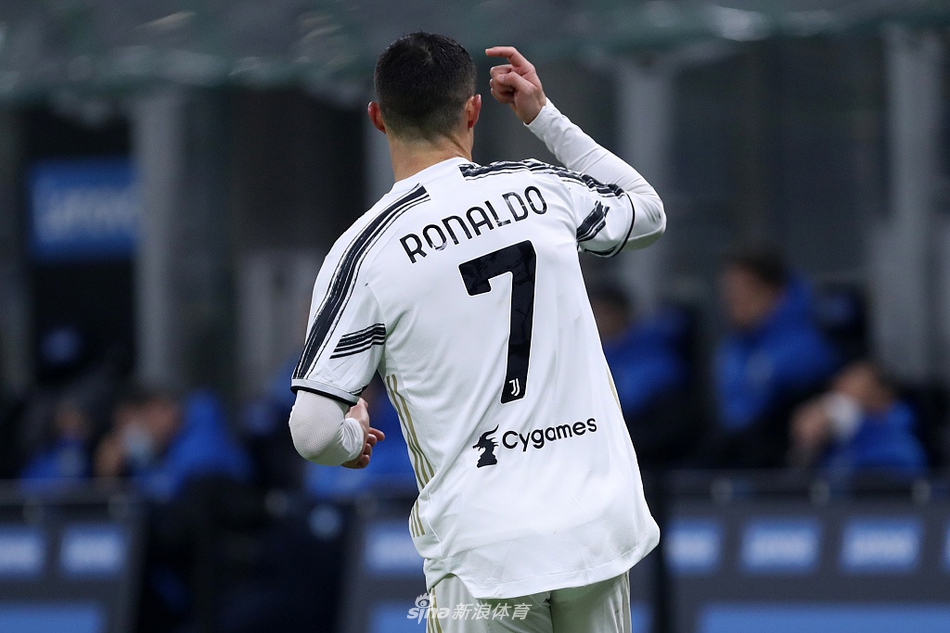 هدف فالفيردي في مرمي إشبيليةلحظة تاريخية في الكلاسيكو الإسباني